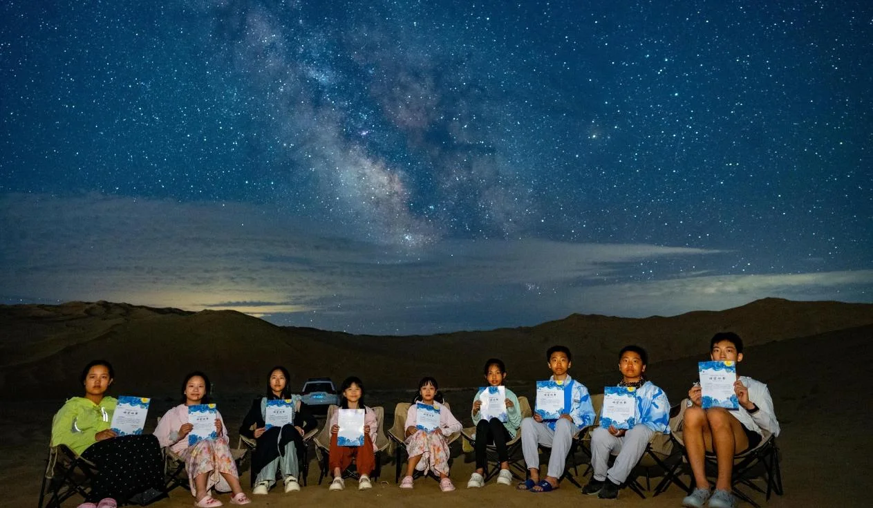 An astronomy session under the desert sky
