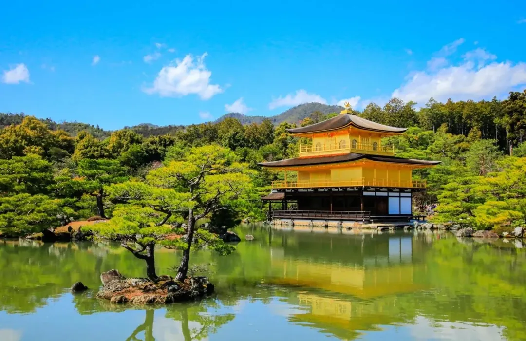 Kinkakuji reflected in the pond